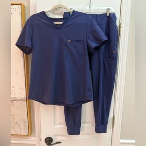 FORM by Cherokee
Women's Tuck-In V-Neck Navy Scrub Top and Matching Joggers.